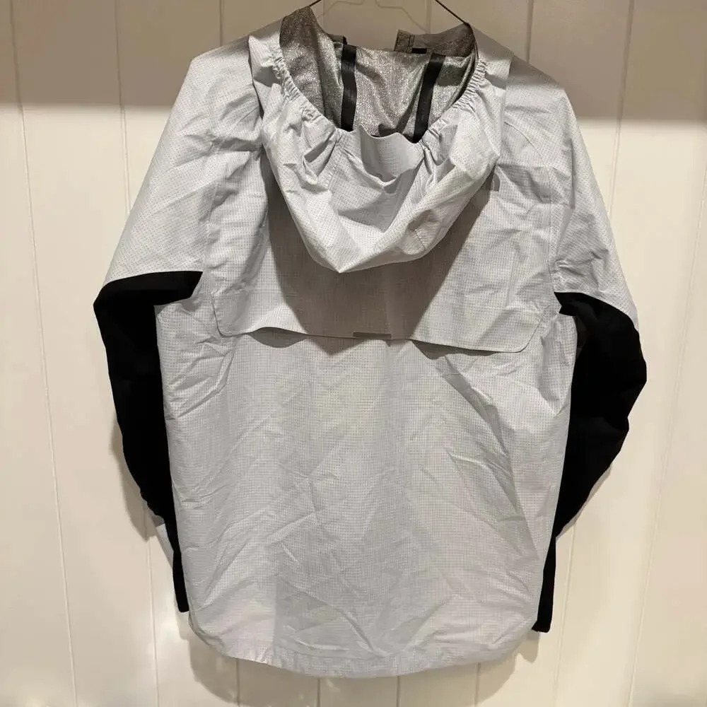 The North Face Men's Flight Series Lightweight Windbreaker Jacket